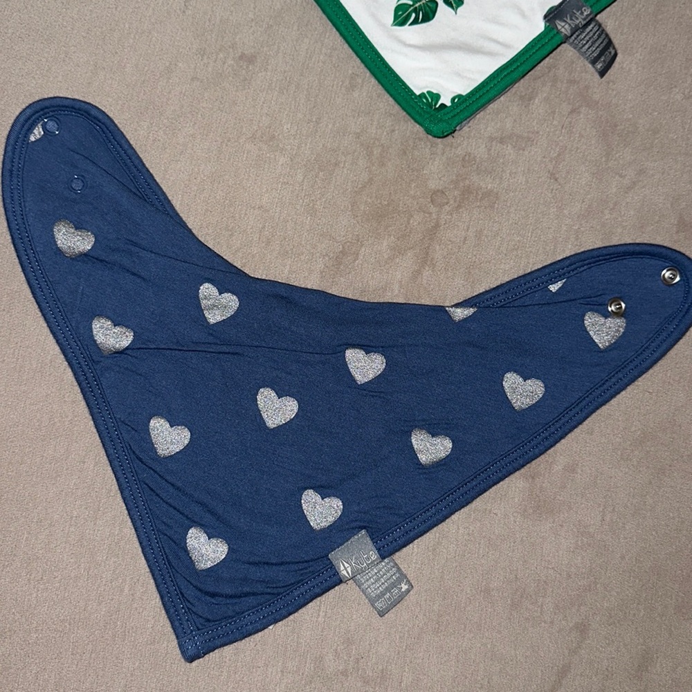 Kyte baby bib
Bundle!